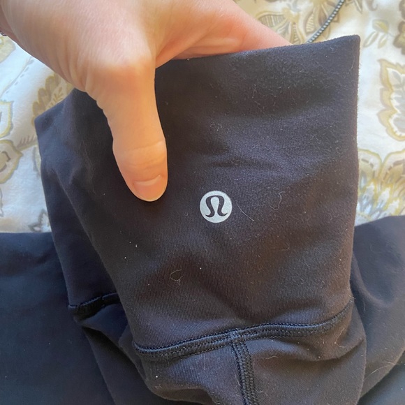 lululemon leggings size 4 - Picture 3 of 3